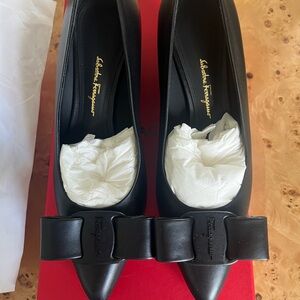 NWT- Salvatore Ferragamo Viva Pumps (sz 7)